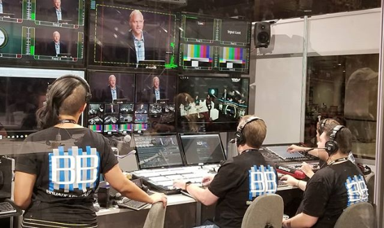 Was broadcast live. Live broadcast. live broadcast room. exhibition live broadcast. broadcasting.