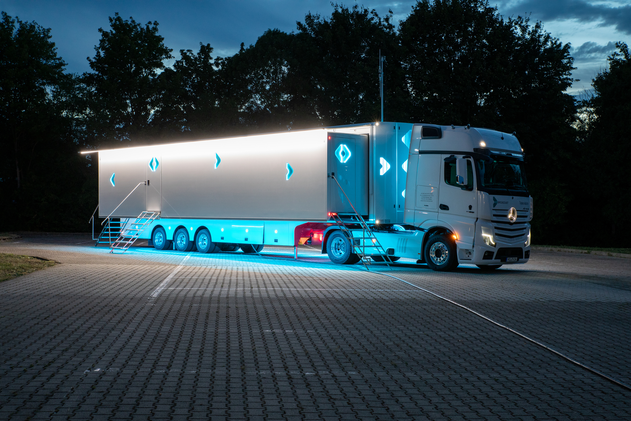 Outside, Broadcast, OB truck,Outside, Broadcast, OB truck